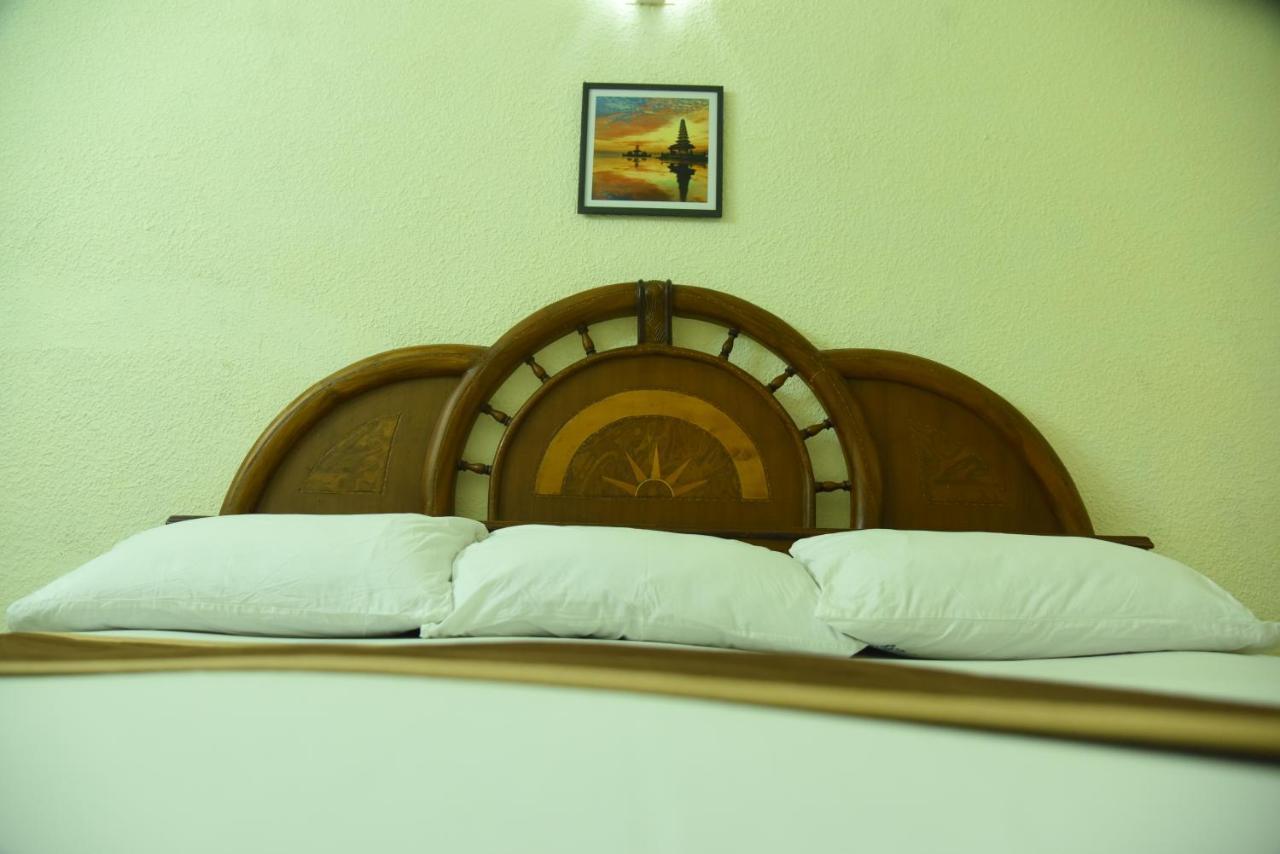 Hotel Raja Palace カンニヤークマリ エクステリア 写真