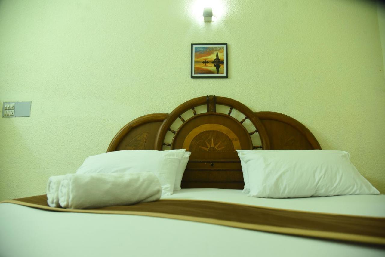 Hotel Raja Palace カンニヤークマリ エクステリア 写真